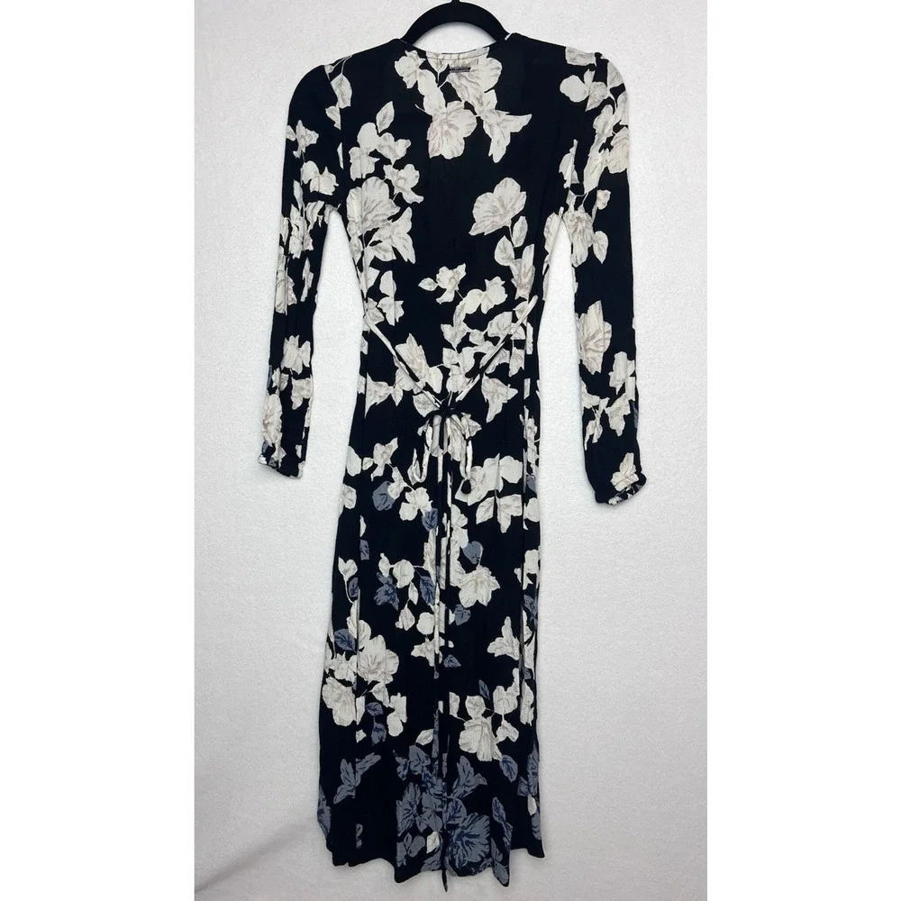 Billabong Women's Floral Wrap Dress Size XS Long Sleeve White Blue Flowers